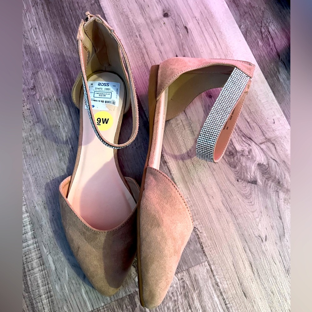 NWT flats, size 9 WIDE